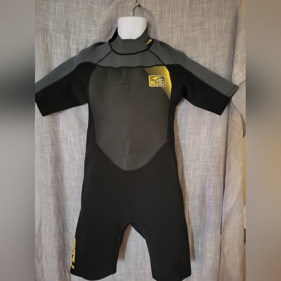 Wetsuit Mens LARGE  Fluid Shortie Swimsuit Black Yellow - Picture 2 of 10